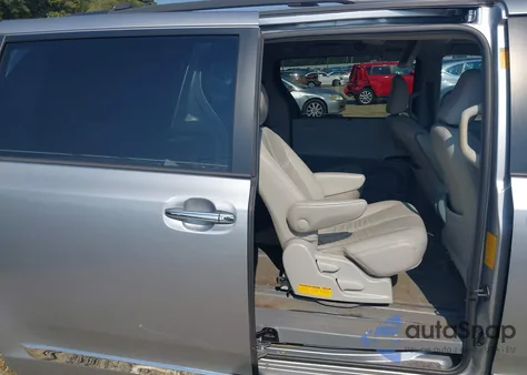 2013 Toyota Sienna Xle V6 8 Passenger from USA, damaged, VIN 5TDYK3DC6DS333194